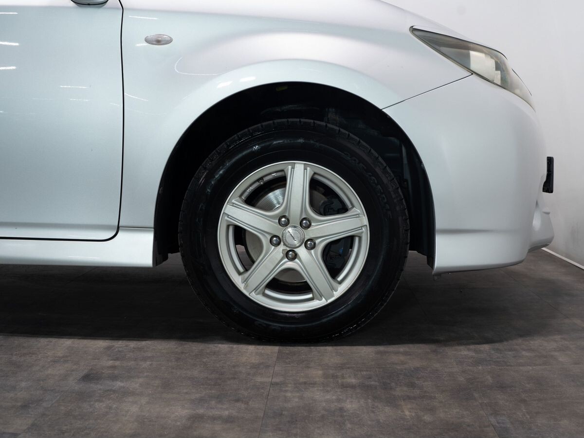 Toyota Wish 2010 - фото автомобиля