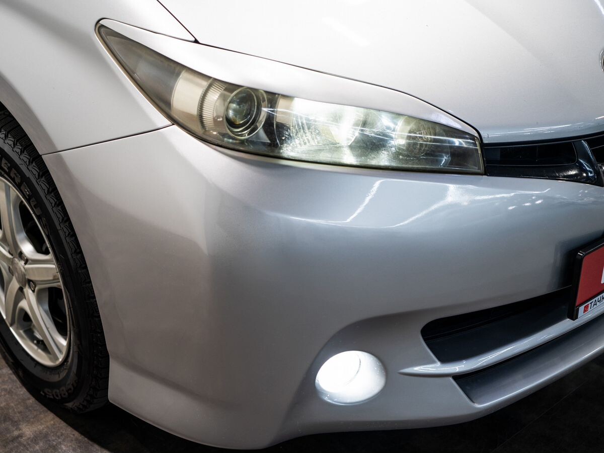 Toyota Wish 2010 - фото автомобиля