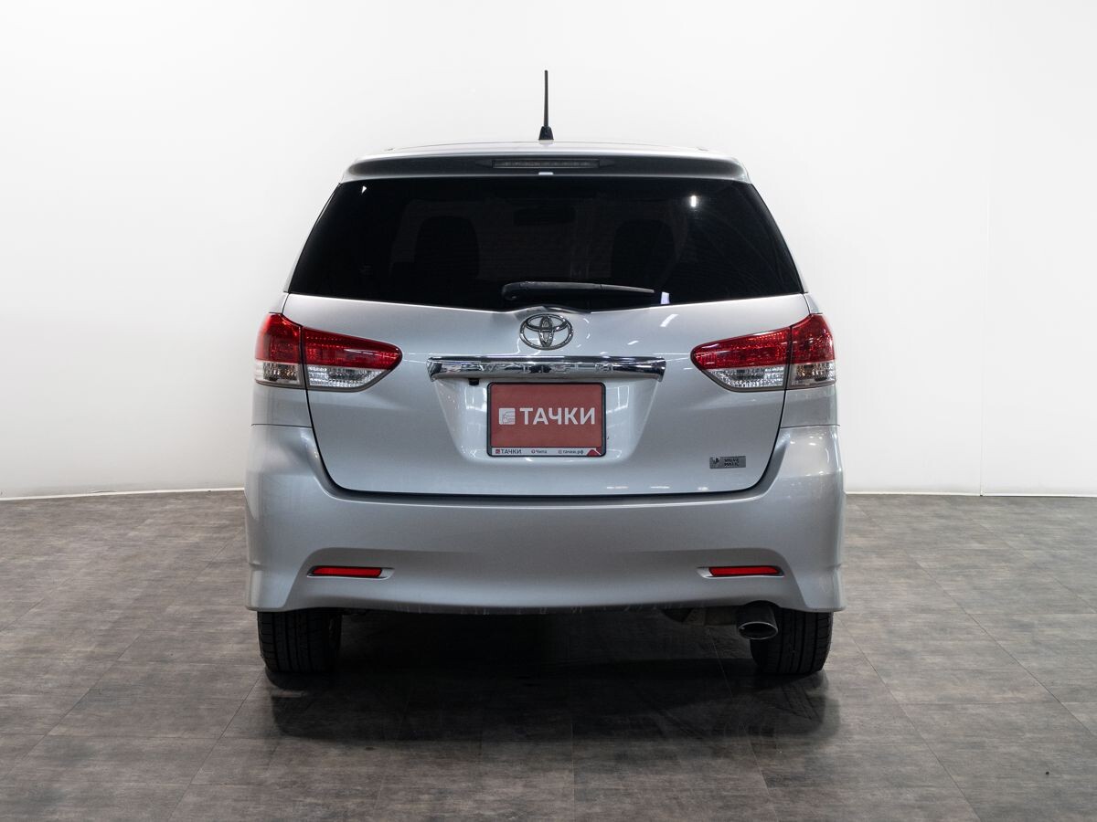 Toyota Wish 2010 - фото автомобиля