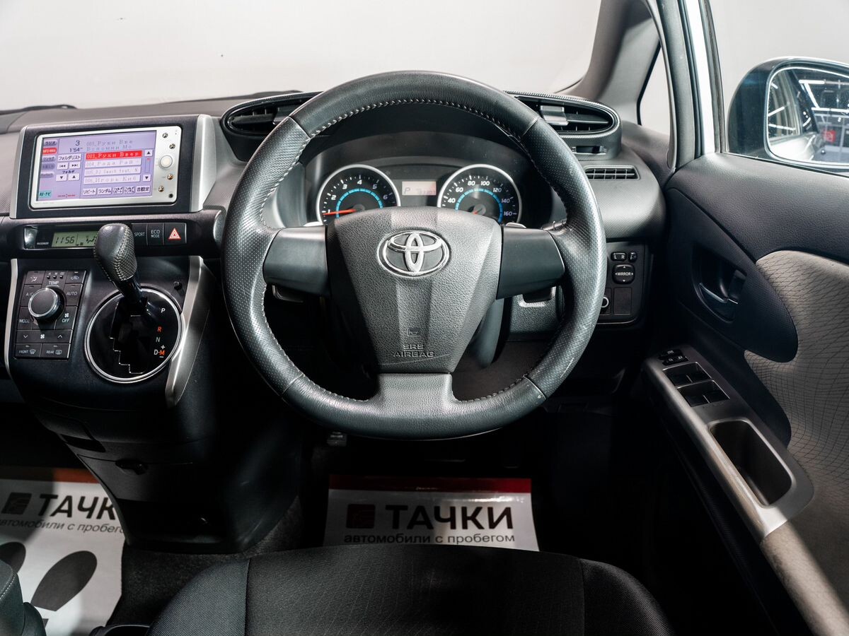 Toyota Wish 2010 - фото автомобиля