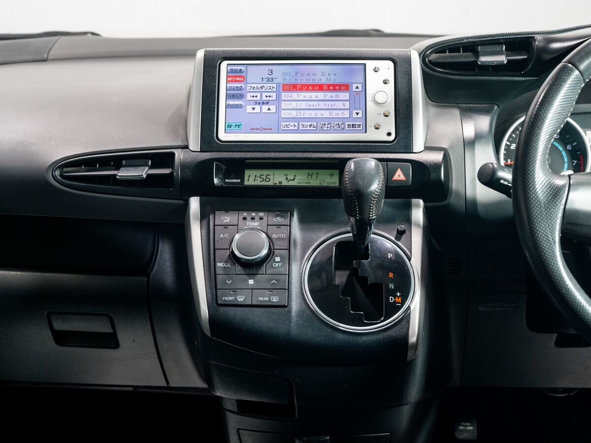 Toyota Wish 2010 - фото автомобиля