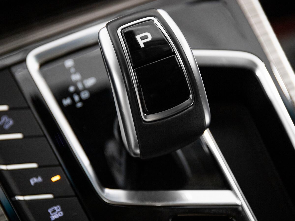 Geely Atlas Pro 2022 - фото автомобиля