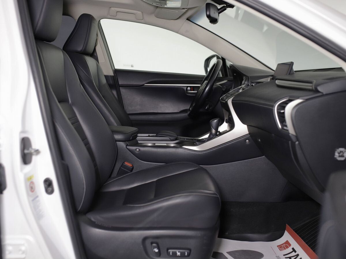 Lexus NX200 2016 - фото автомобиля