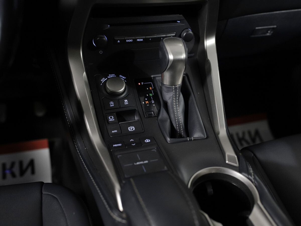 Lexus NX200 2016 - фото автомобиля
