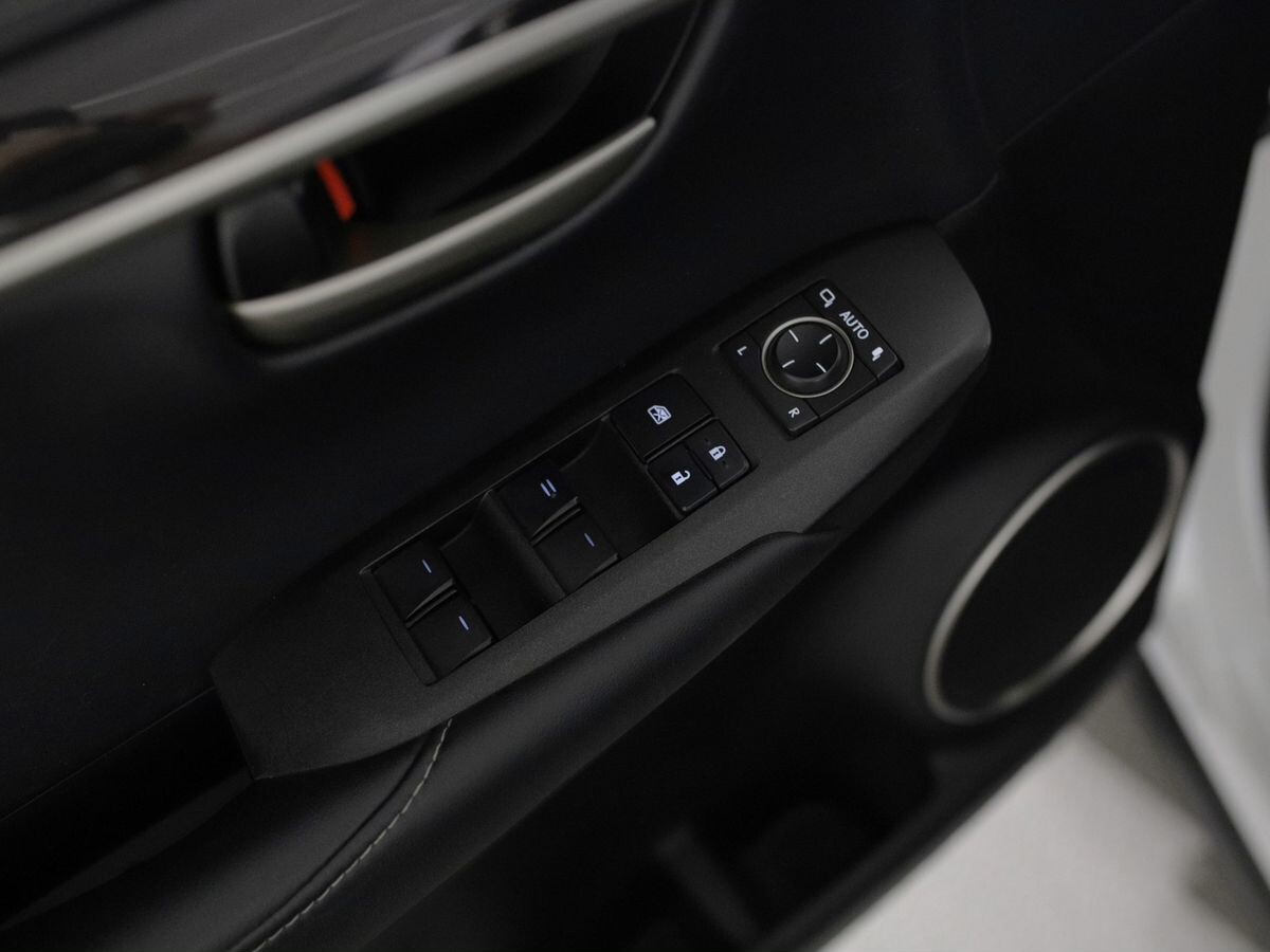 Lexus NX200 2016 - фото автомобиля