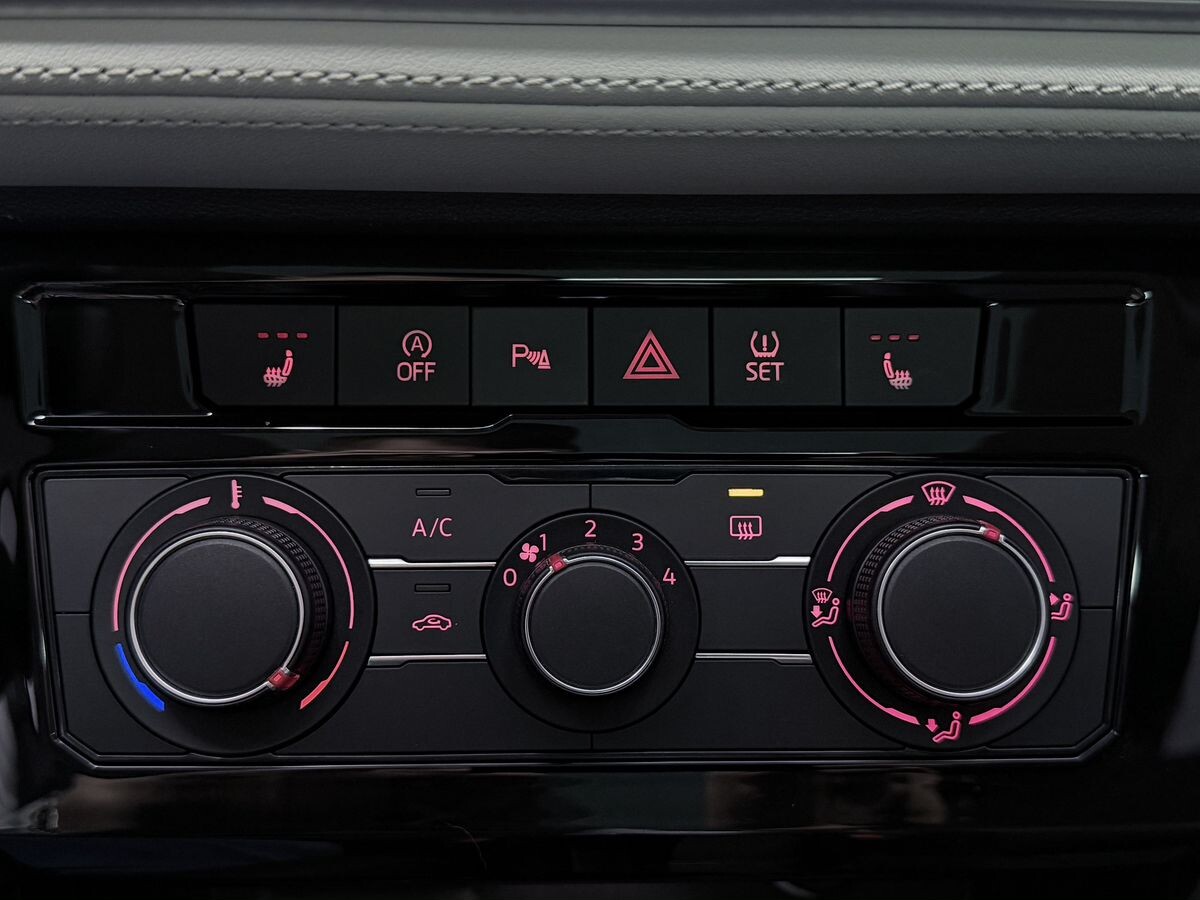 Jetta VS7 2023 - фото автомобиля