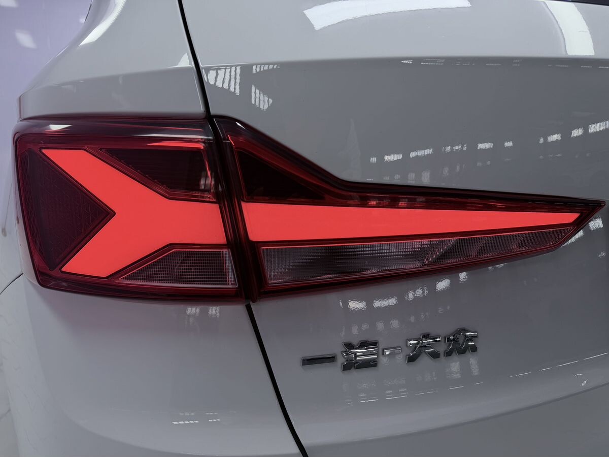 Jetta VS7 2023 - фото автомобиля