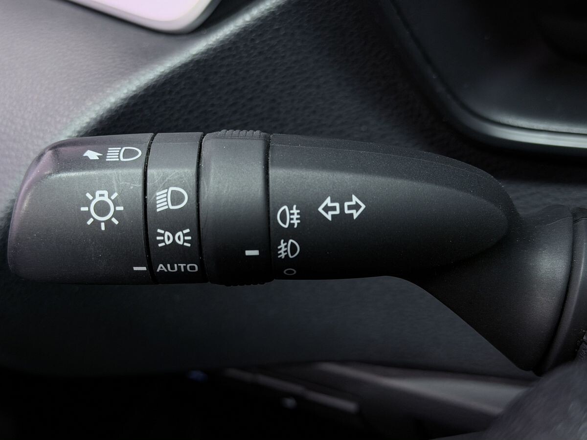 Toyota Corolla 2022 - фото автомобиля