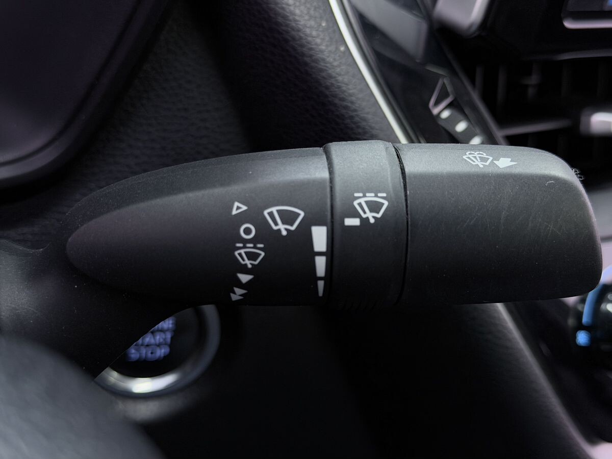 Toyota Corolla 2022 - фото автомобиля