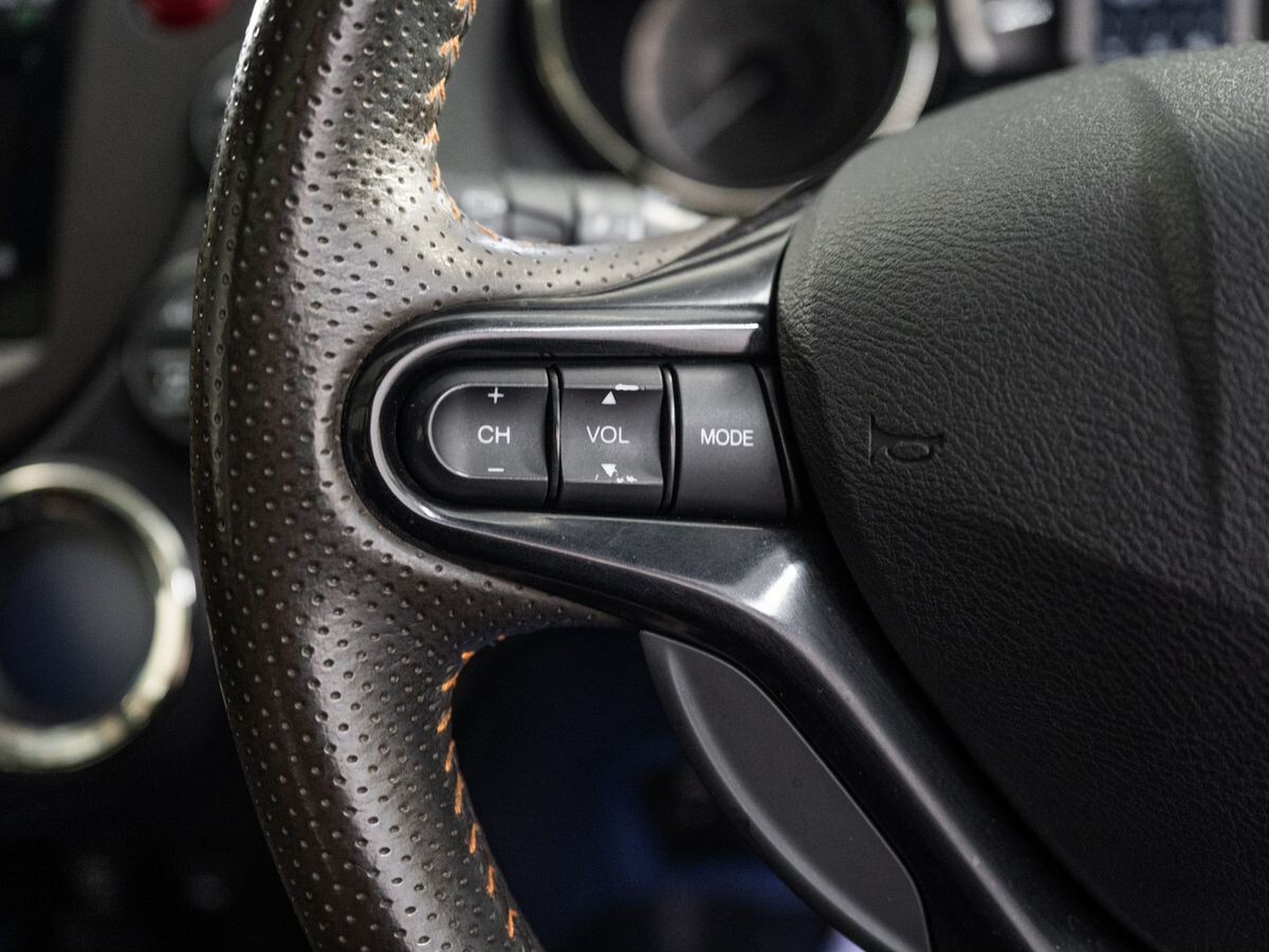 Honda Fit Shuttle 2012 - фото автомобиля