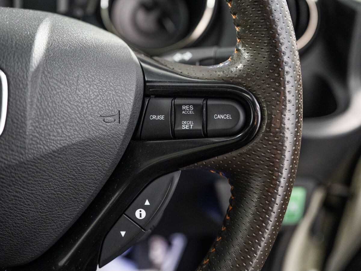 Honda Fit Shuttle 2012 - фото автомобиля