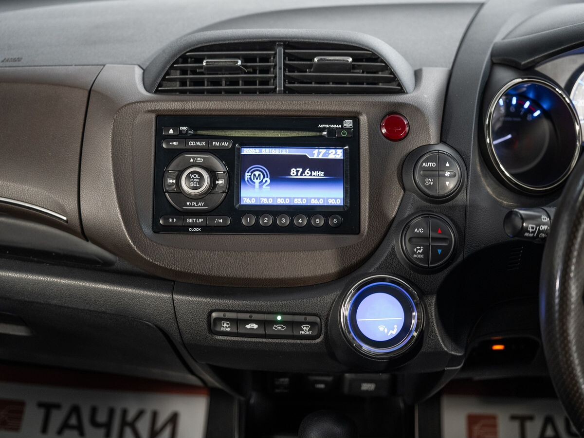 Honda Fit Shuttle 2012 - фото автомобиля