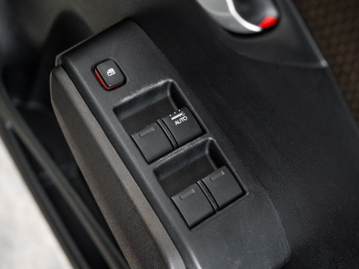 Honda Fit Shuttle 2012 - фото автомобиля