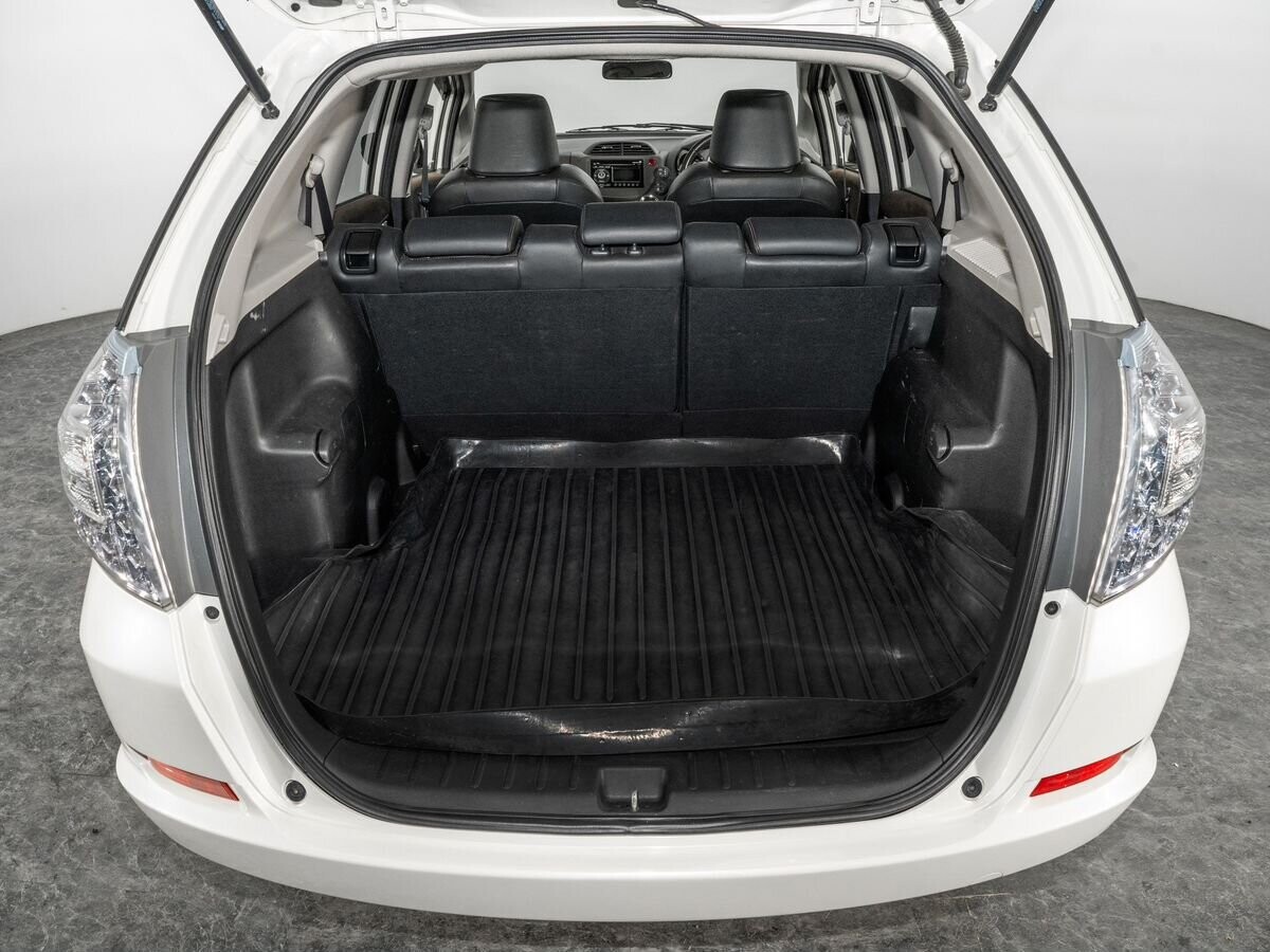 Honda Fit Shuttle 2012 - фото автомобиля