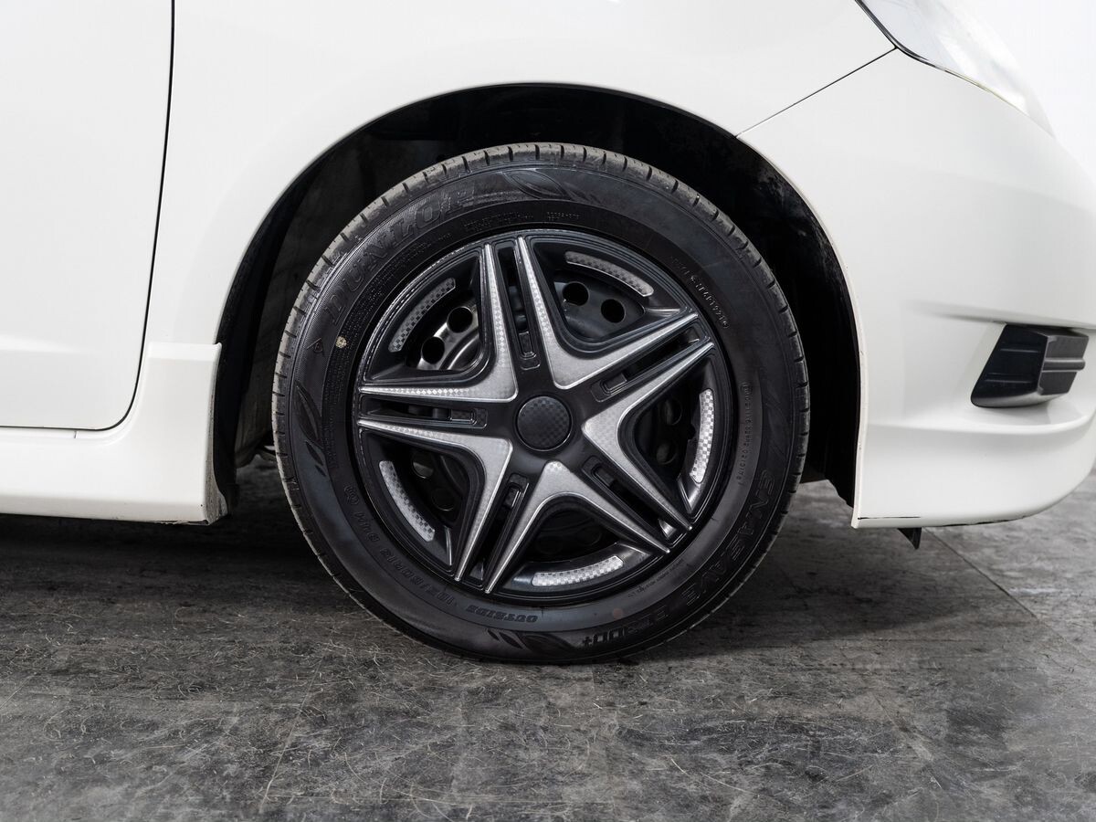 Honda Fit Shuttle 2012 - фото автомобиля