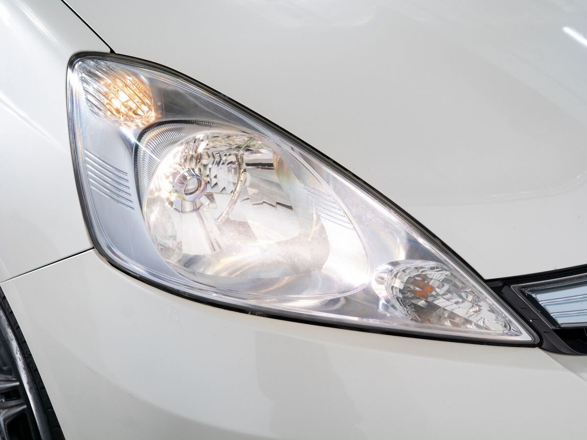 Honda Fit Shuttle 2012 - фото автомобиля