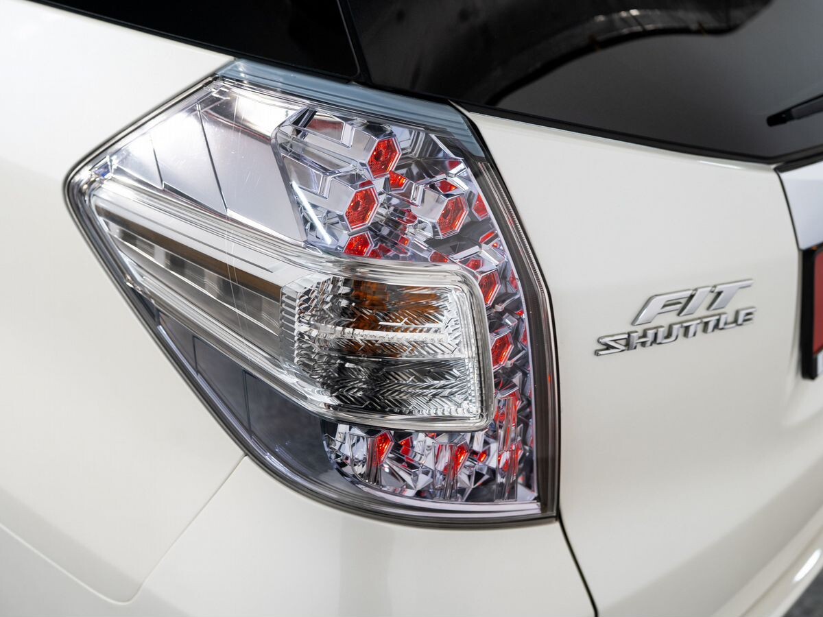 Honda Fit Shuttle 2012 - фото автомобиля