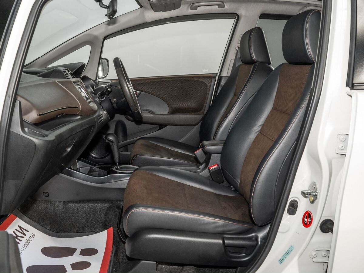 Honda Fit Shuttle 2012 - фото автомобиля