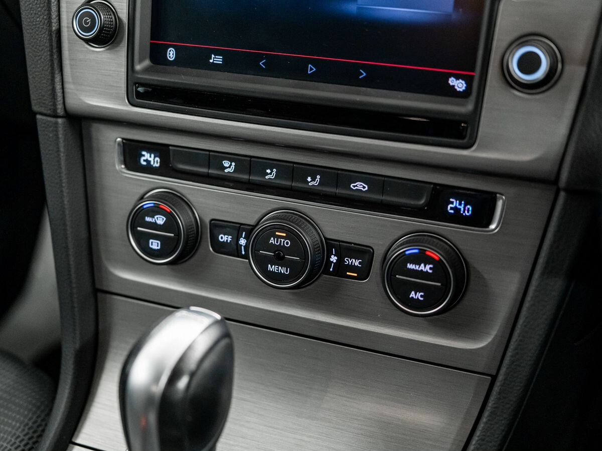 Volkswagen Golf 2015 - фото автомобиля