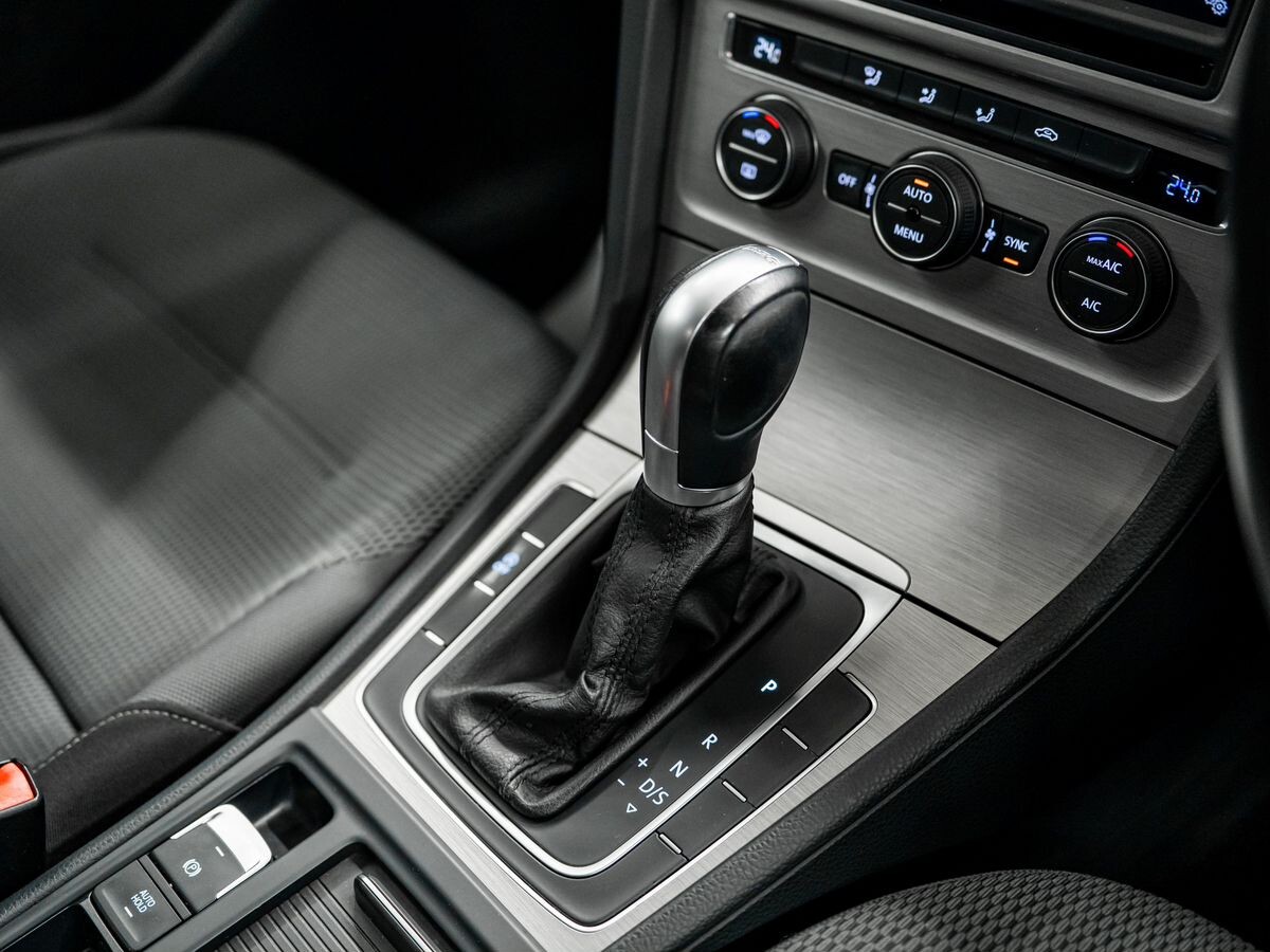 Volkswagen Golf 2015 - фото автомобиля