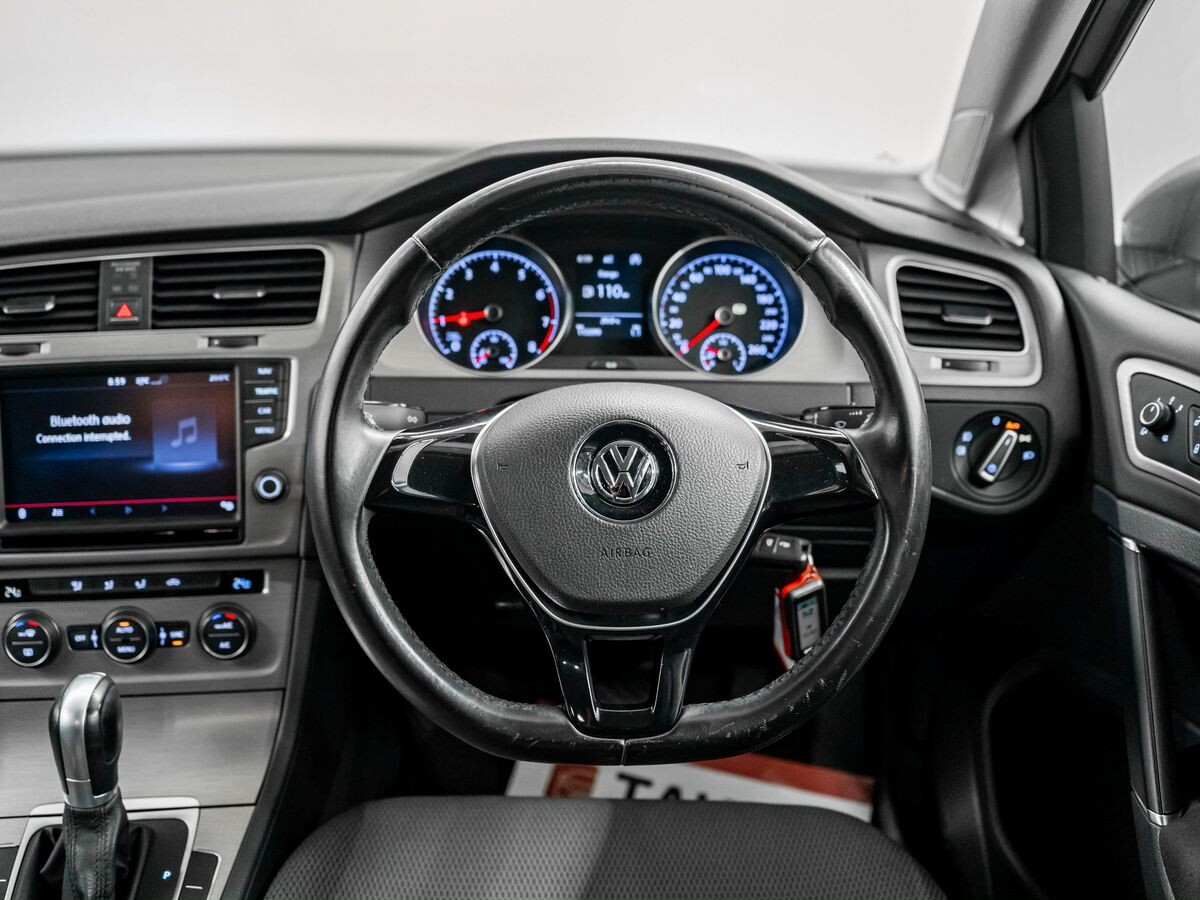 Volkswagen Golf 2015 - фото автомобиля
