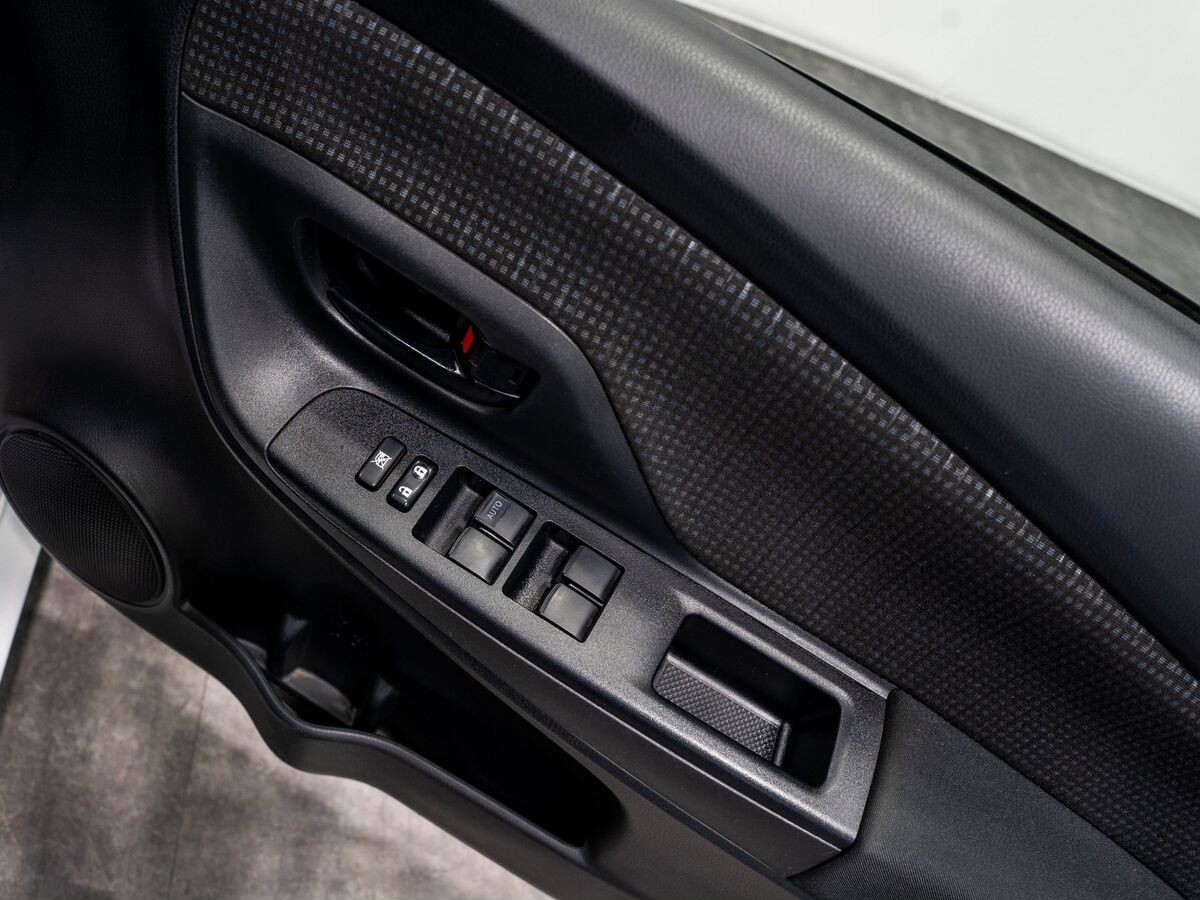 Toyota Vitz 2018 - фото автомобиля