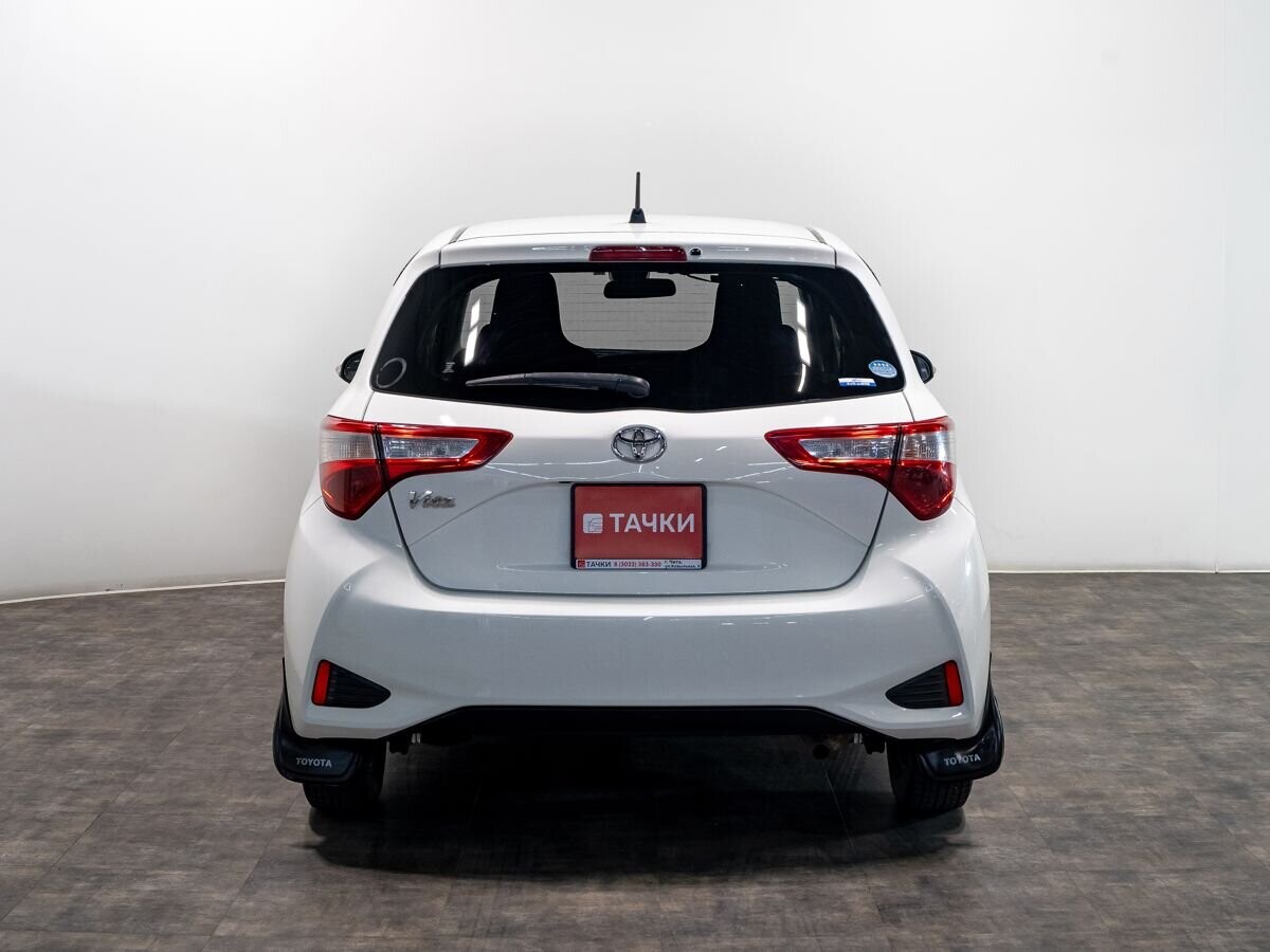 Toyota Vitz 2018 - фото автомобиля