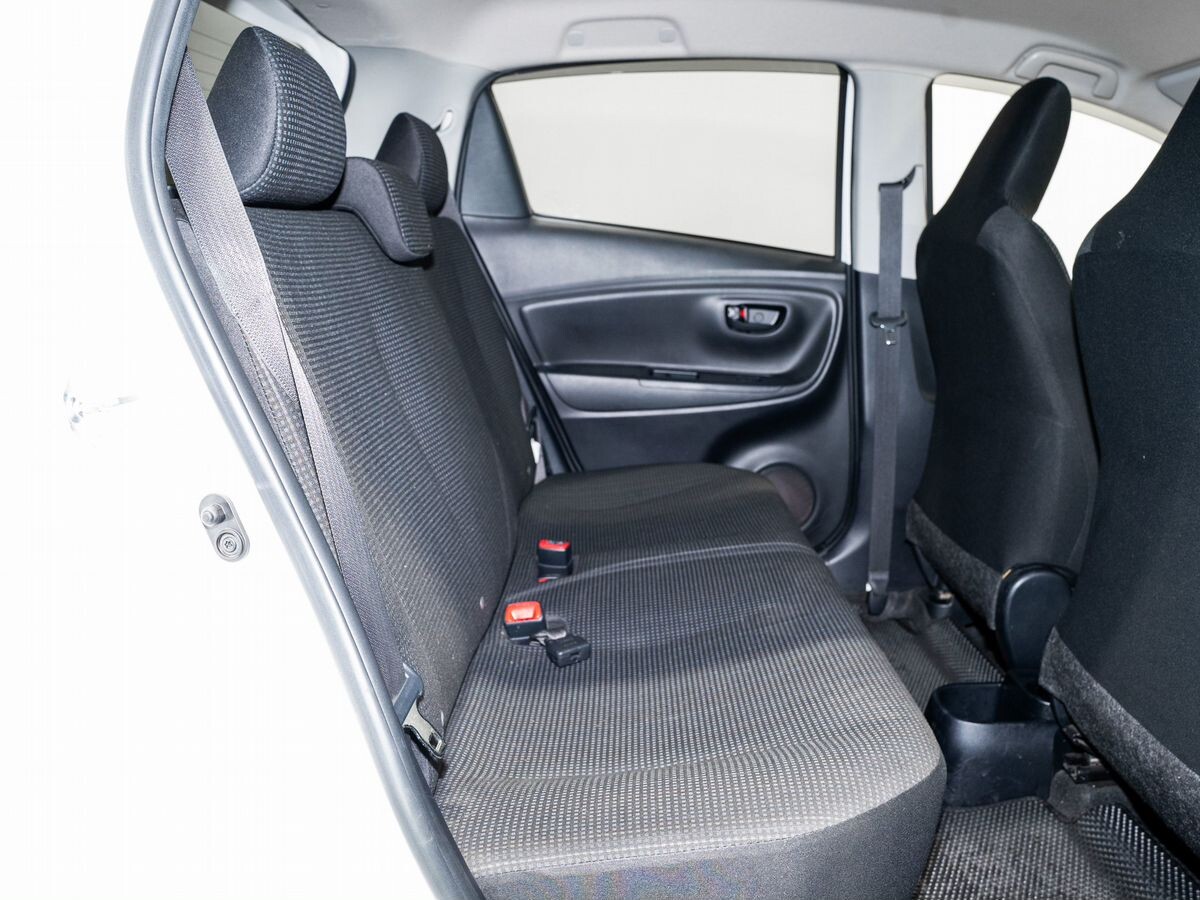 Toyota Vitz 2018 - фото автомобиля