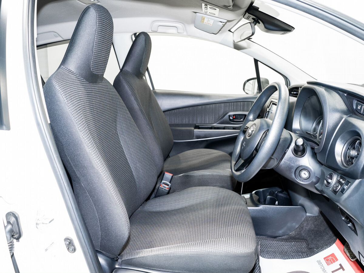 Toyota Vitz 2018 - фото автомобиля