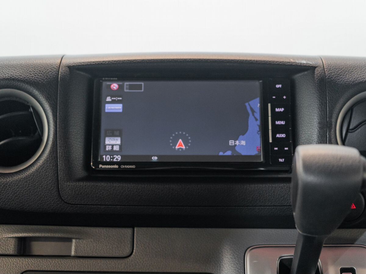 Nissan NV350 Caravan 2018 - фото автомобиля