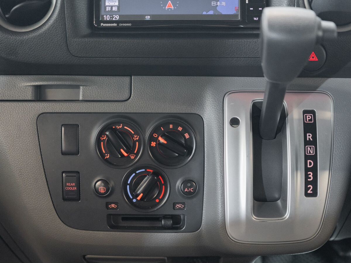 Nissan NV350 Caravan 2018 - фото автомобиля