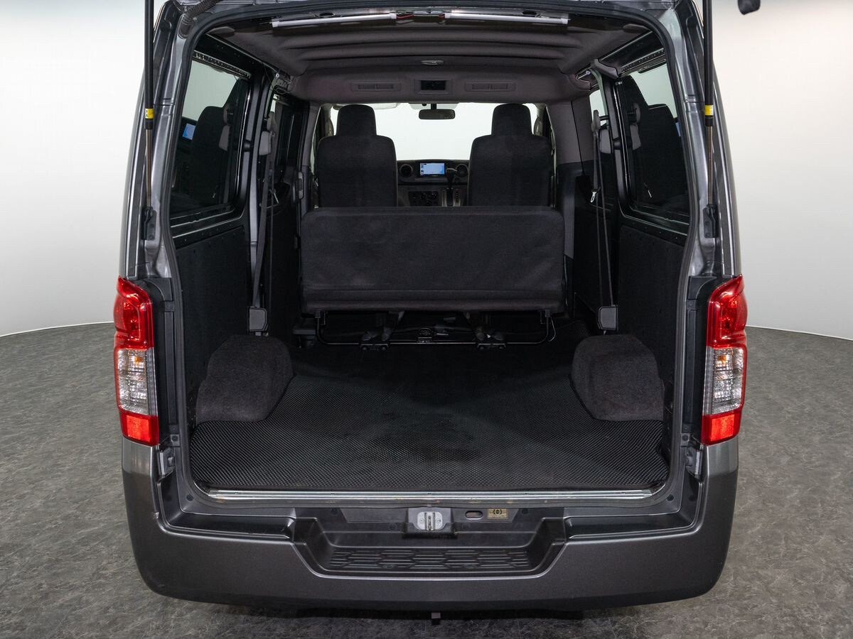 Nissan NV350 Caravan 2018 - фото автомобиля