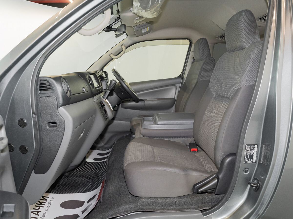 Nissan NV350 Caravan 2018 - фото автомобиля