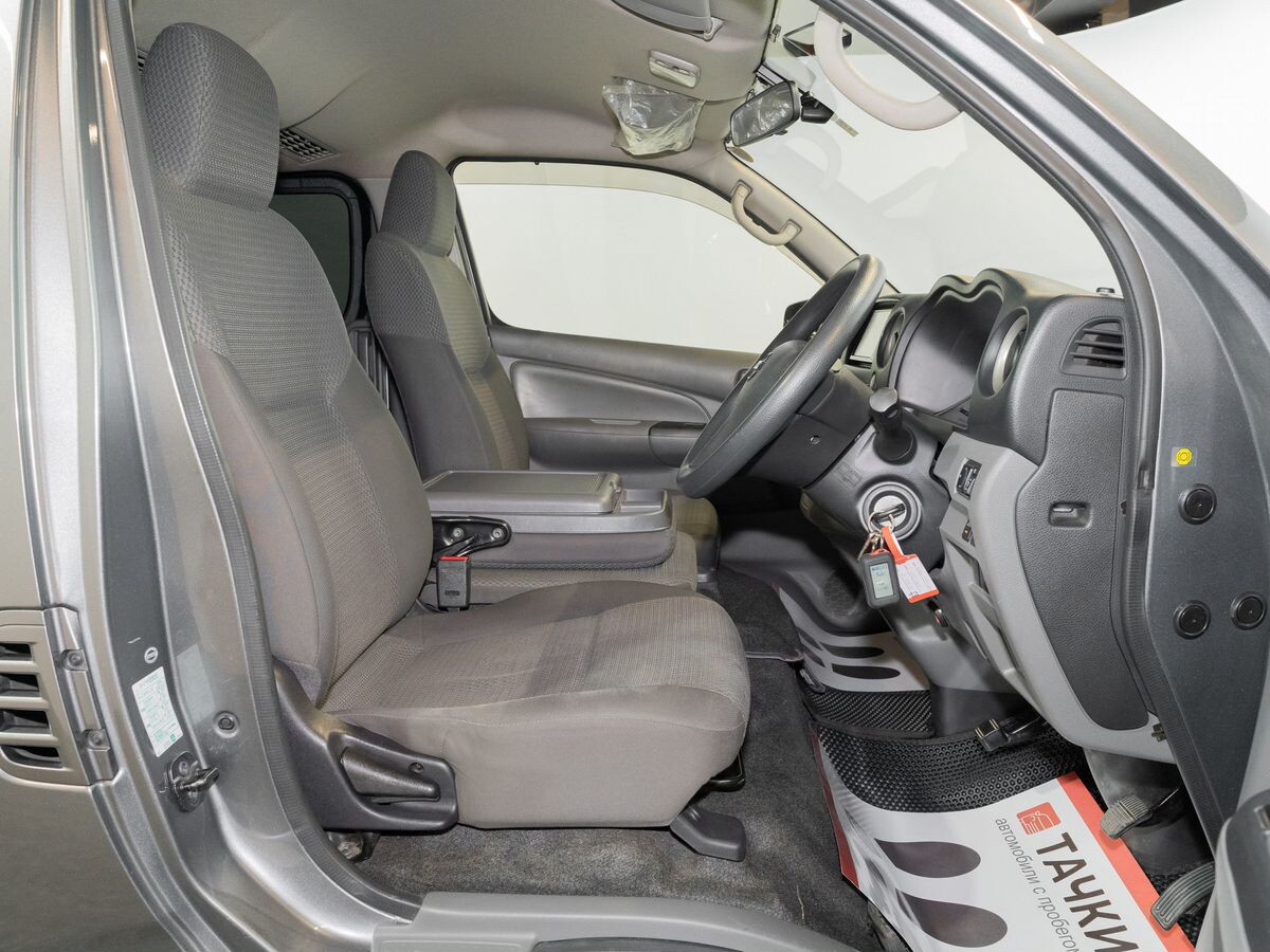 Nissan NV350 Caravan 2018 - фото автомобиля