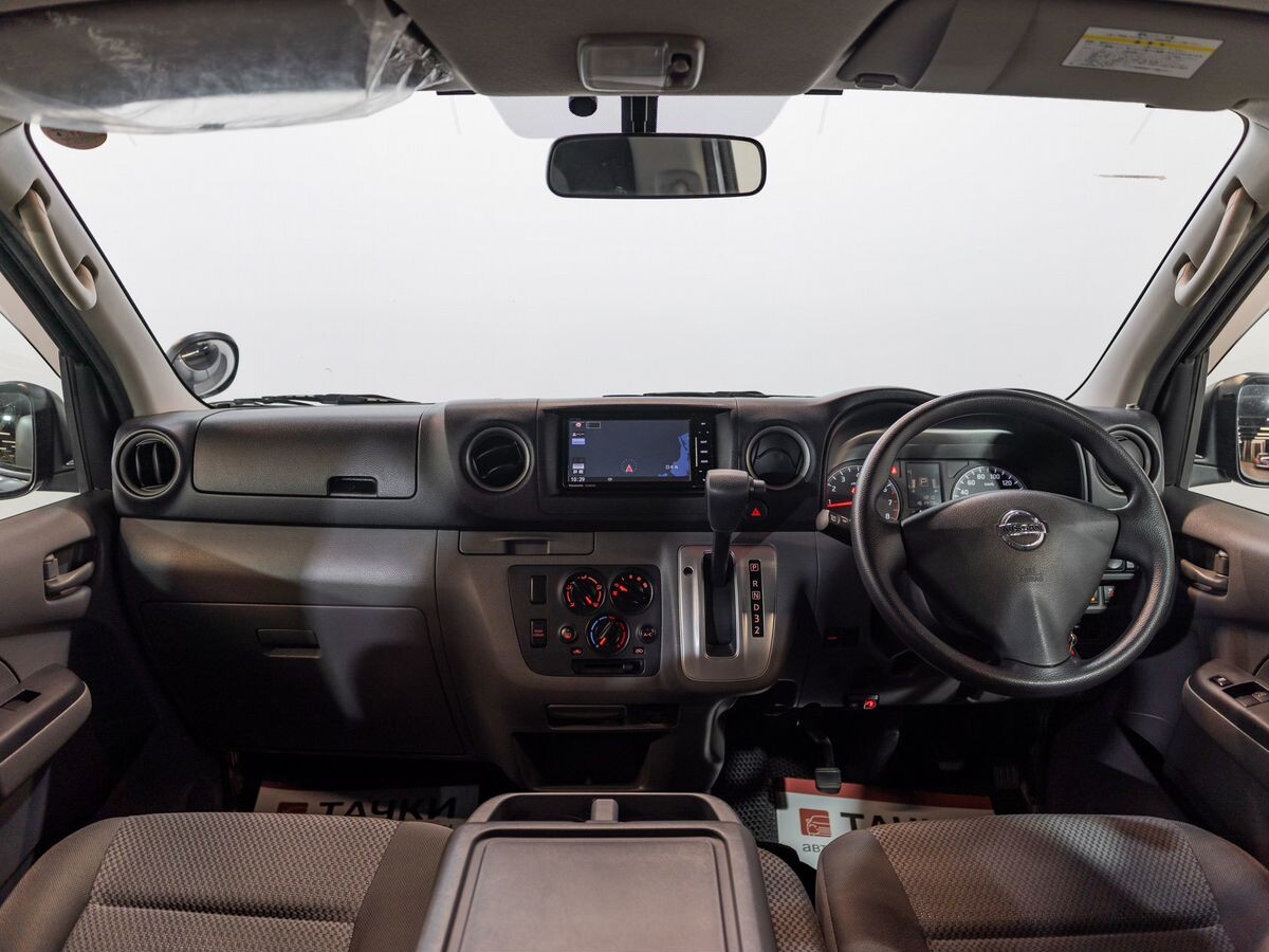 Nissan NV350 Caravan 2018 - фото автомобиля
