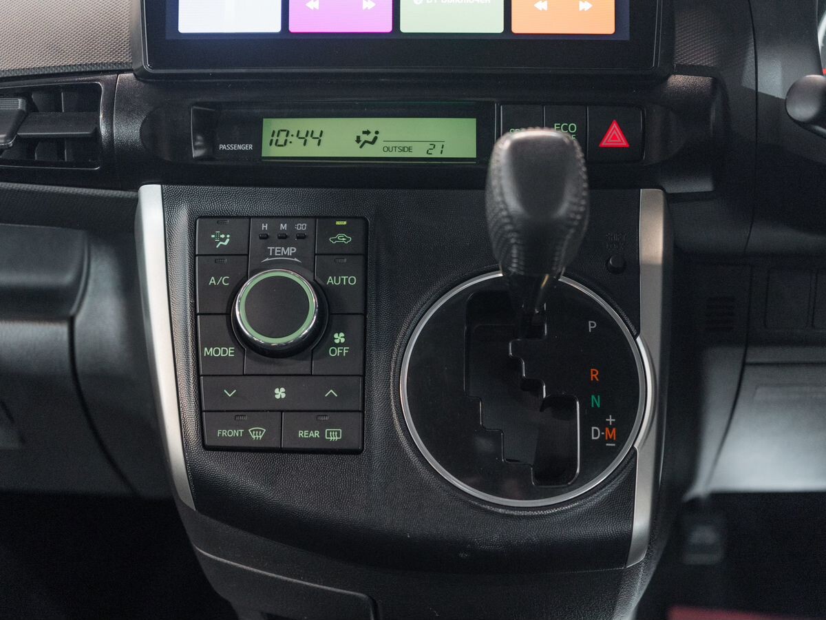 Toyota Wish 2009 - фото автомобиля