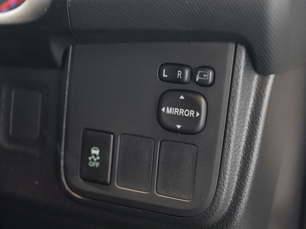 Toyota Wish 2009 - фото автомобиля