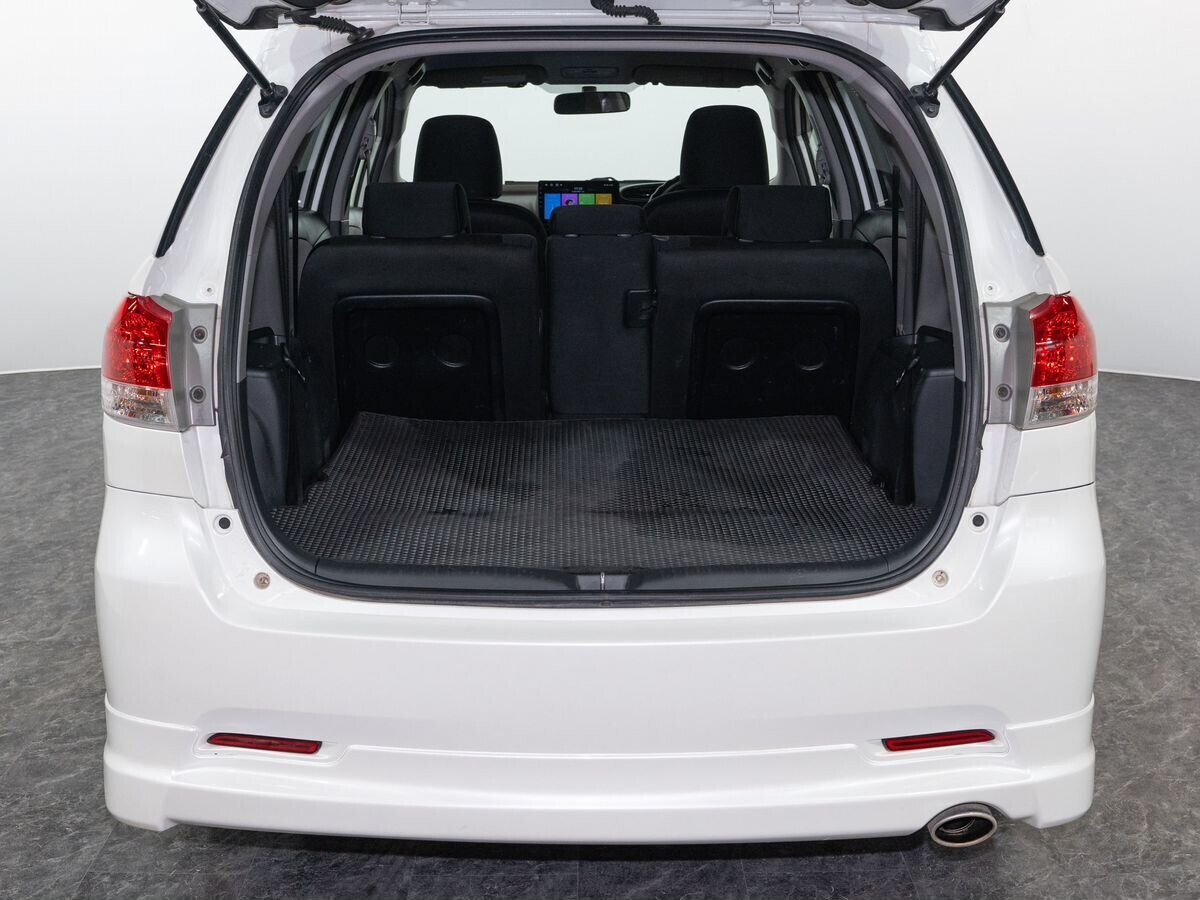 Toyota Wish 2009 - фото автомобиля