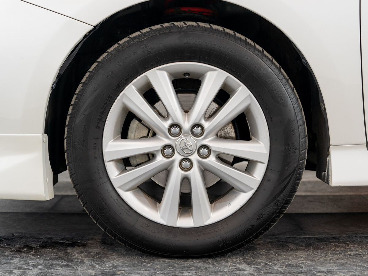 Toyota Wish 2009 - фото автомобиля