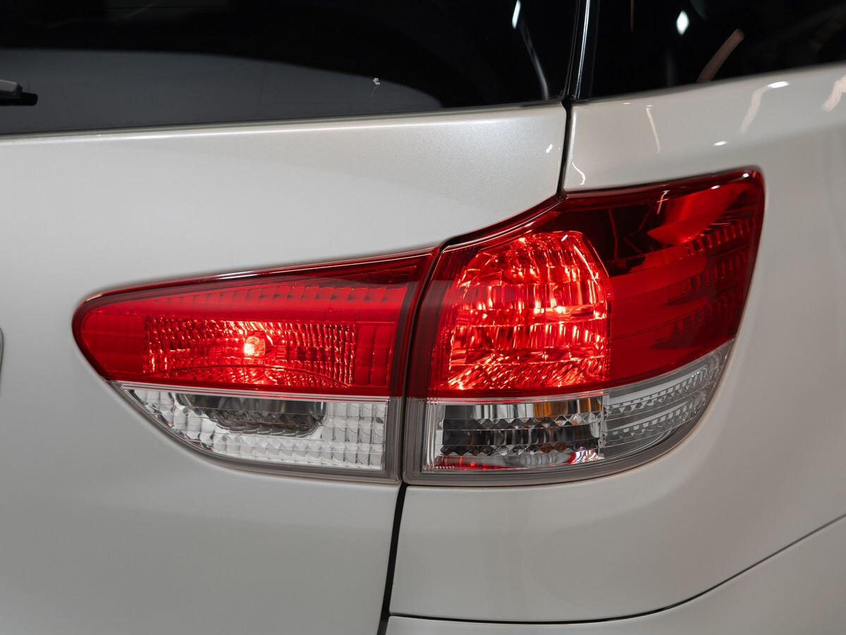 Toyota Wish 2009 - фото автомобиля