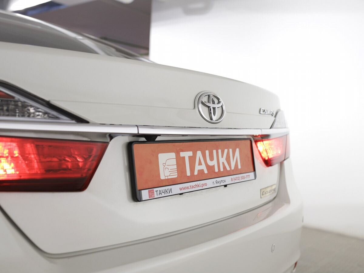 Toyota Camry 2017 - фото автомобиля