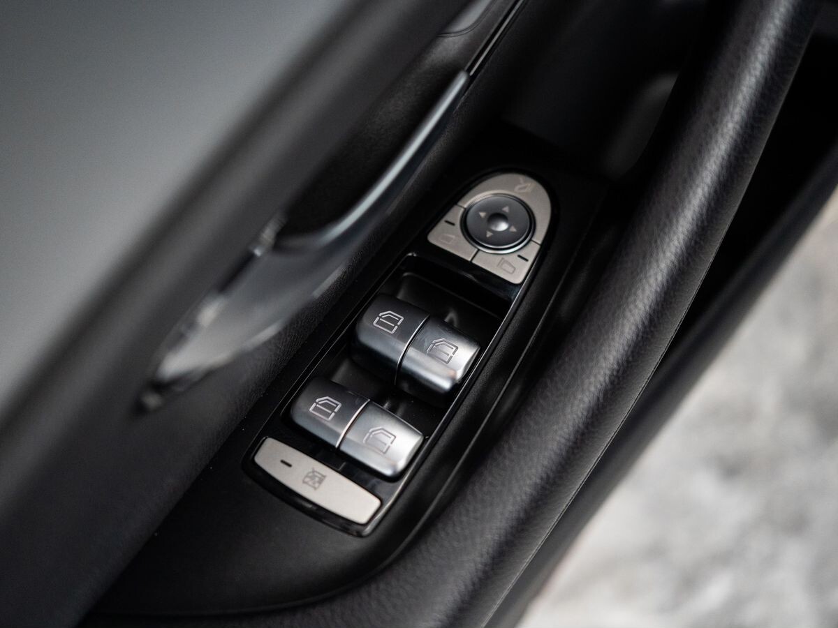 Mercedes-Benz E-Class 2019 - фото автомобиля