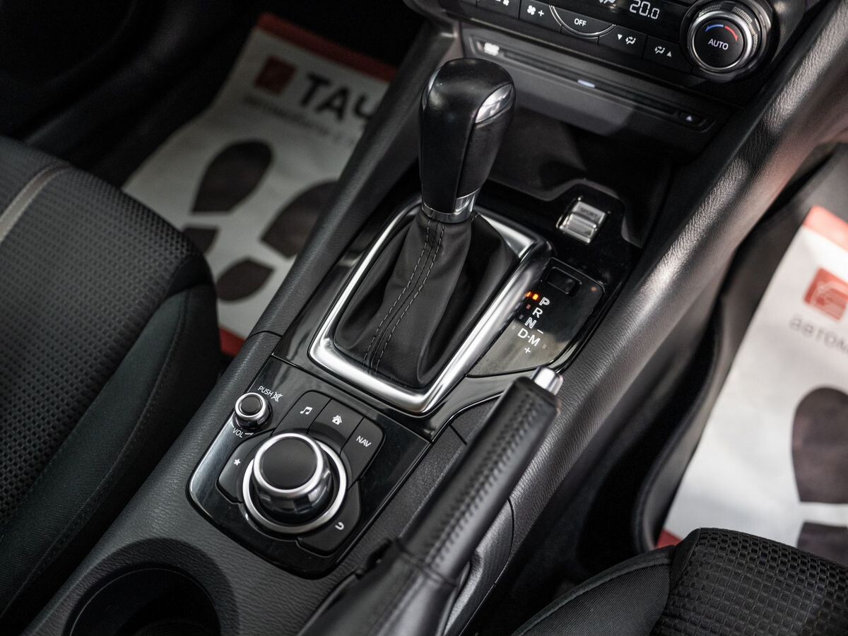 Mazda Axela 2018 - фото автомобиля