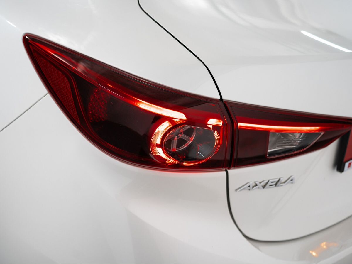 Mazda Axela 2018 - фото автомобиля