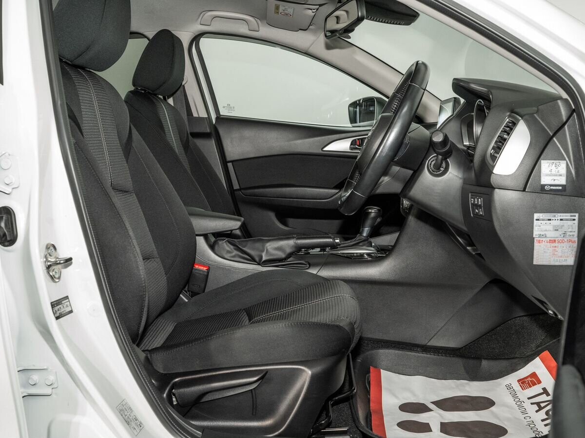 Mazda Axela 2018 - фото автомобиля