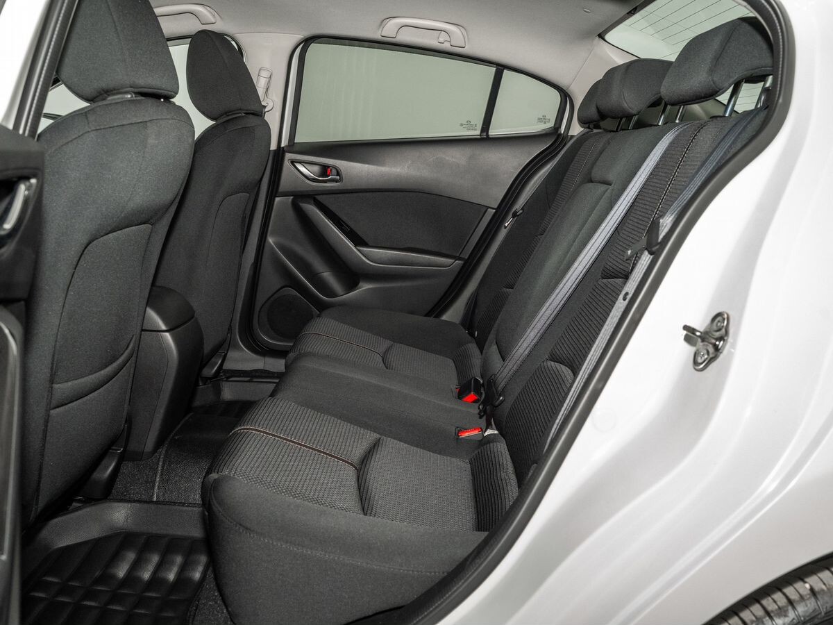 Mazda Axela 2018 - фото автомобиля