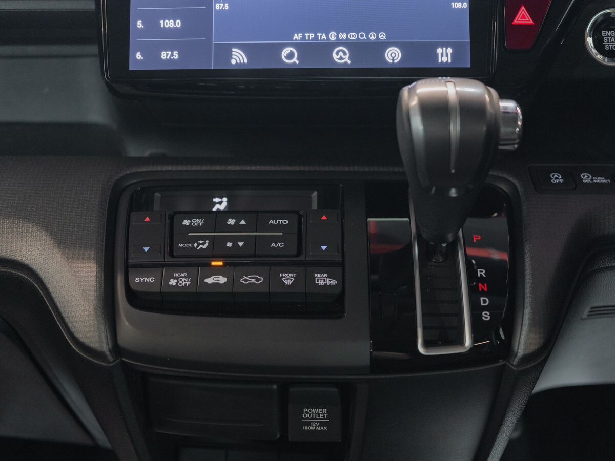Honda Stepwgn 2018 - фото автомобиля