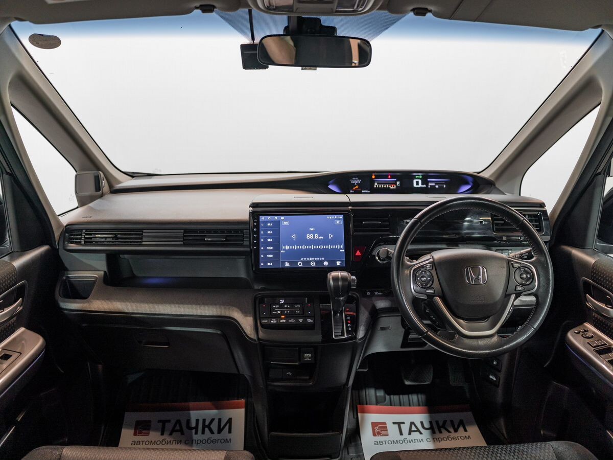 Honda Stepwgn 2018 - фото автомобиля