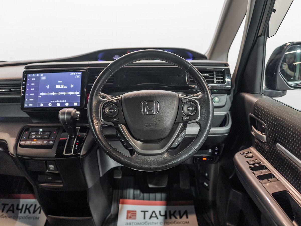 Honda Stepwgn 2018 - фото автомобиля