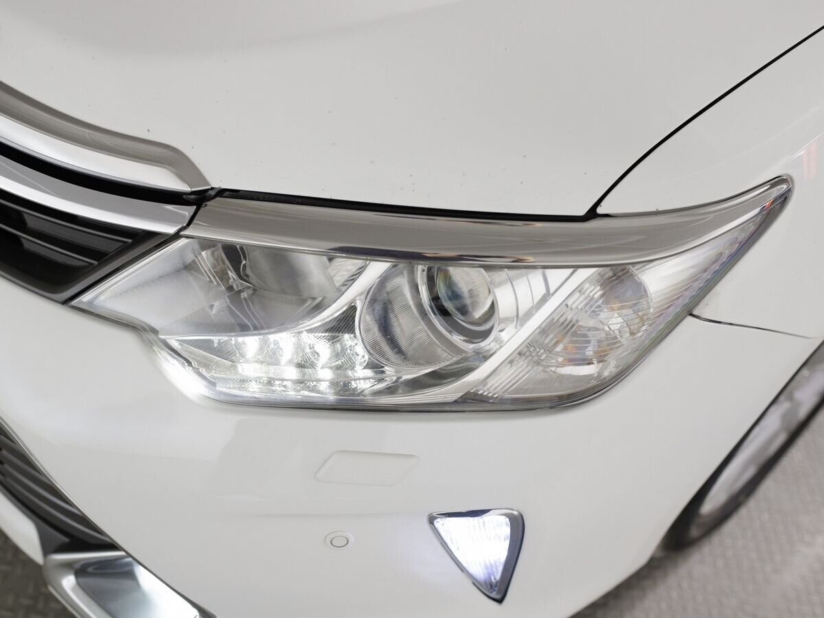 Toyota Camry 2015 - фото автомобиля